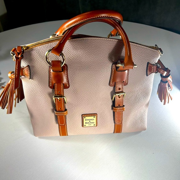 Dooney & Bourke Handbags - NWOT Dooney and Bourke Pebbled Leather Purse